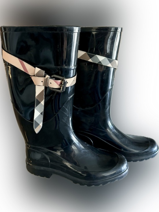 Burberry Shoes - Burberry Women's Kenyon Nova Belt
Rainboots Size: 38 Made in Italy